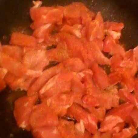 Krok 2 - Smażona szynka wieprzowa z czerwoną cebulą foto