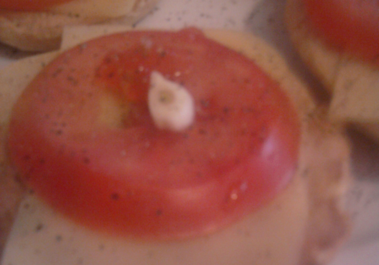 Smażone bułki w jajku z pomidorem,serem i czosnkiem foto