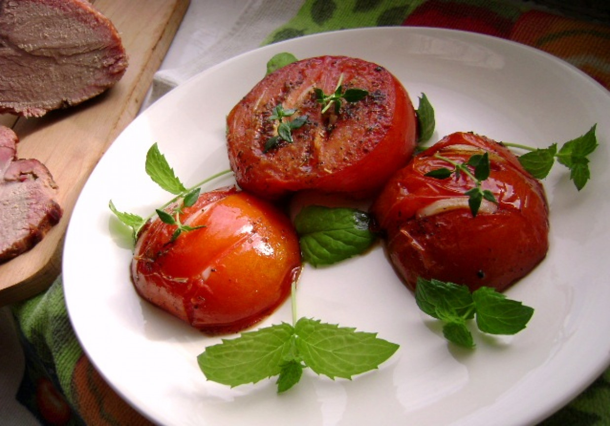 Smażone czerwone pomidory foto