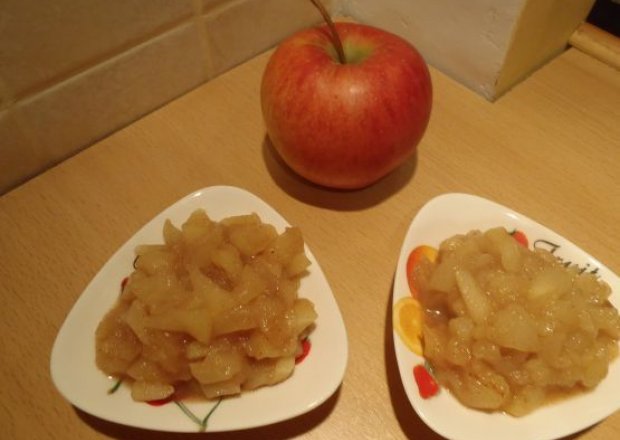 Fotografia przedstawiająca Smażone jabłka do naleśników lub ciast