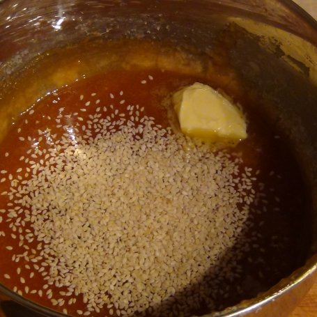 Krok 4 - Smażone jabłka w sezamowym karmelu foto