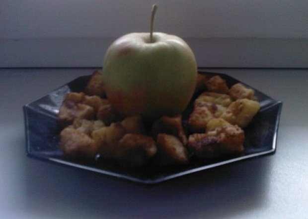 Fotografia przedstawiająca Smazone kosteczki jabłuszka