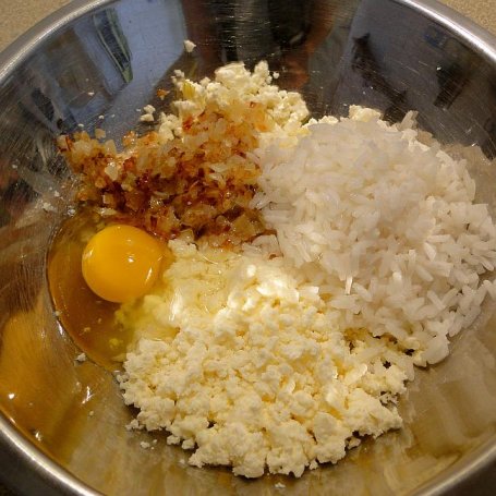 Krok 1 - Smażone papryki faszerowane ryżem i fetą foto