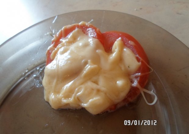 Fotografia przedstawiająca Smażone pomidory z serem