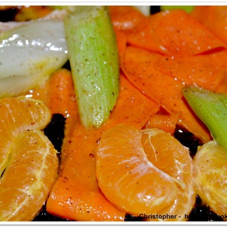 Krok 3 - Smażone selery naciowe z marchewką i mandarynkami foto