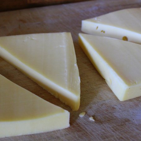 Krok 1 - Smażone trójkąty sera żółtego w panierce foto