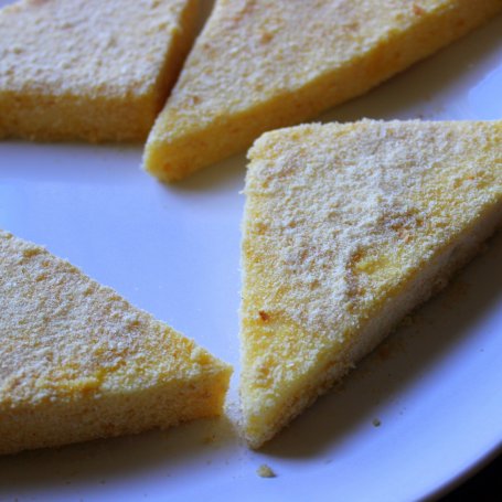 Krok 2 - Smażone trójkąty sera żółtego w panierce foto