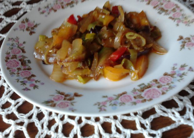 Fotografia przedstawiająca Smażone warzywa do makaronu lub ryżu