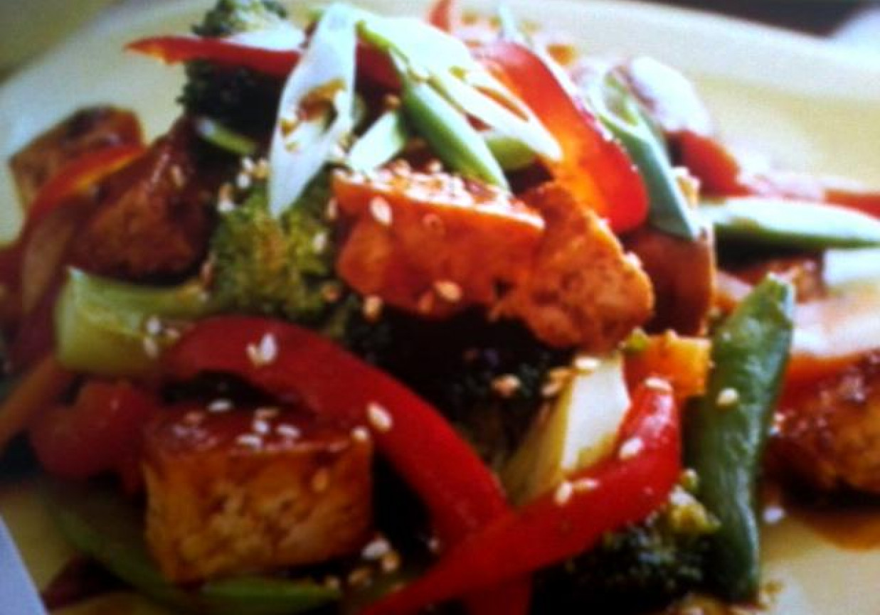 smażone warzywa z tofu foto