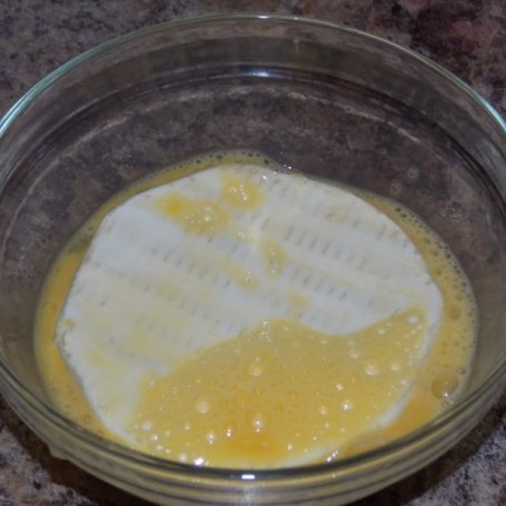 Krok 2 - Smażony camembert z sosem czosnkowym foto