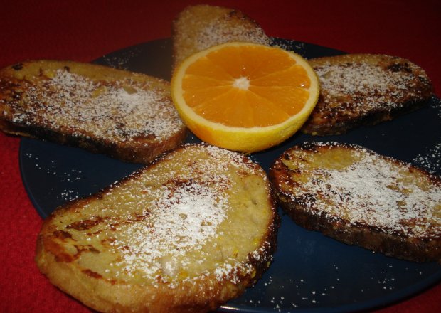 Fotografia przedstawiająca Smażony chlebek z nuta pomarańczy