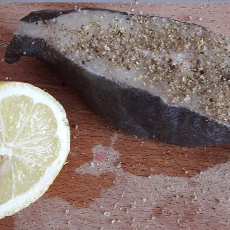 Krok 1 - Smażony halibut z zieloną fasolką, surówką z cukini na ciepło i  puree z selera foto
