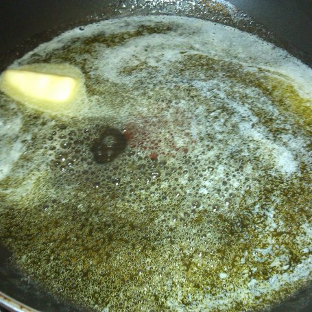 Krok 5 - Smażony klasyczny morszczuk na oliwie z masłem foto