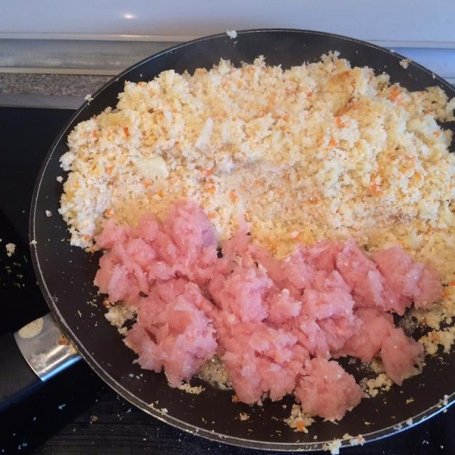 Krok 2 - Smażony "ryż" z kalafiora z mięsem z indyka foto