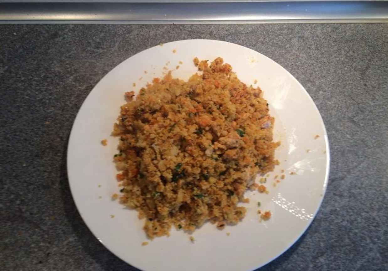 Smażony "ryż" z kalafiora z mięsem z indyka foto