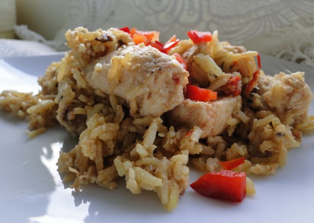Fotografia przedstawiająca Smażony ryż z kurczakiem (Hao Pad Gai)