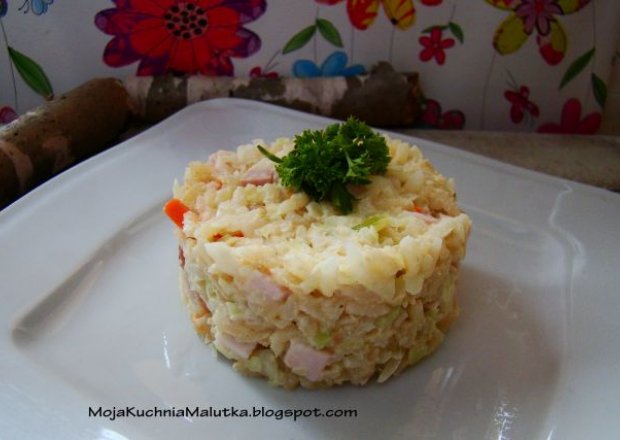 Fotografia przedstawiająca Smażony ryż z porem i szynką