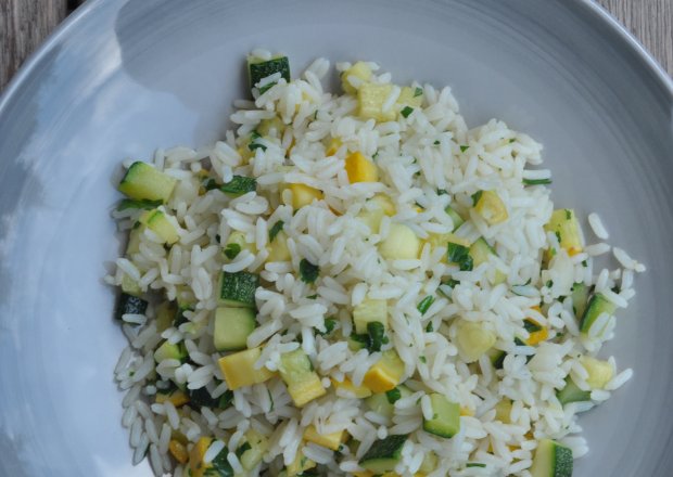 Fotografia przedstawiająca Smażony ryż z warzywami z imbirem