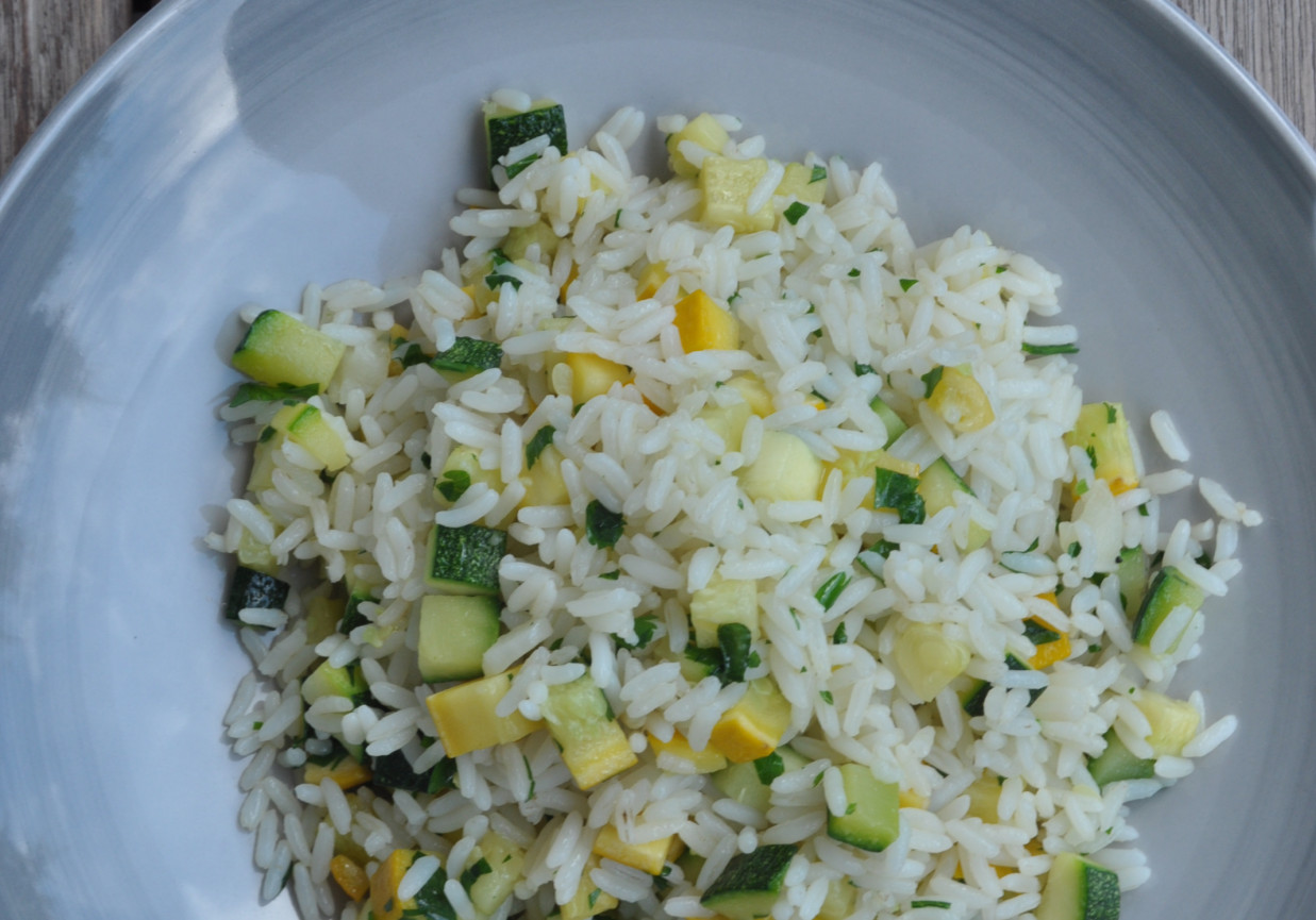 Smażony ryż z warzywami z imbirem foto