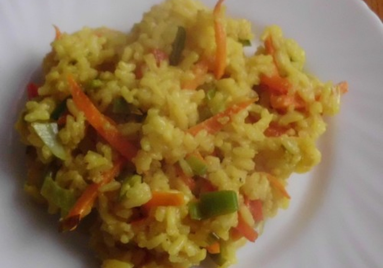 Smażony ryż z warzywami foto