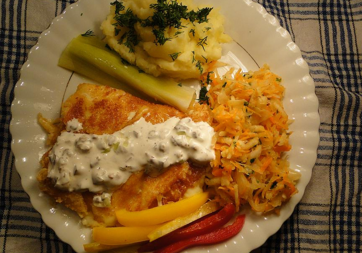 Smażony SYR z tatarką- Polsko Czeski obiad foto