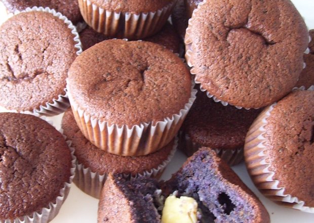 Fotografia przedstawiająca Smerfne muffinki z białą czekoladą