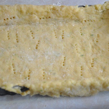 Krok 2 - Śmietanowa tarta z gruszką foto