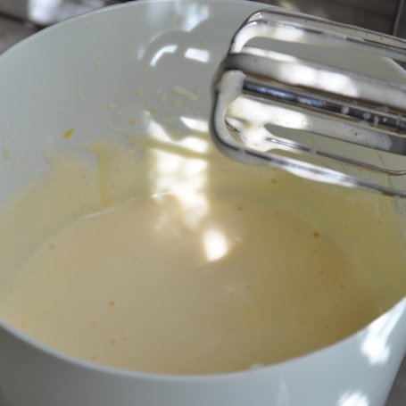 Krok 3 - Śmietanowa tarta z gruszką foto