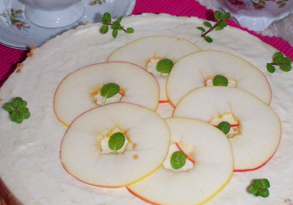 Śmietanowo-jabłkowy, czyli torcik owocowy :) foto