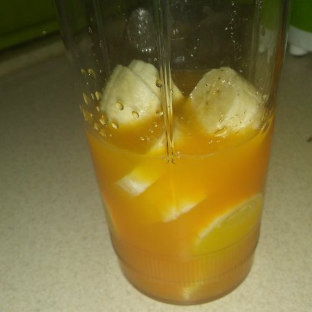 Krok 2 - Smoothi bananowo malinowe z nasionami chia foto