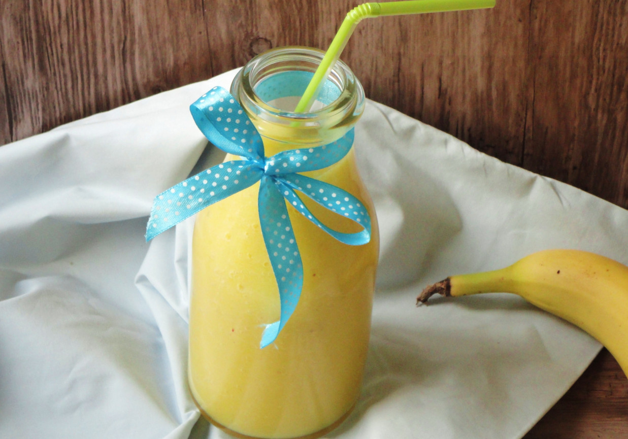 Smoothie ananas-mango-banan foto