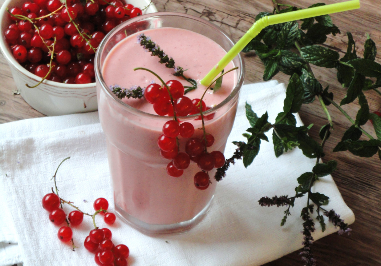 Smoothie malinowo-porzeczkowe z lodami foto