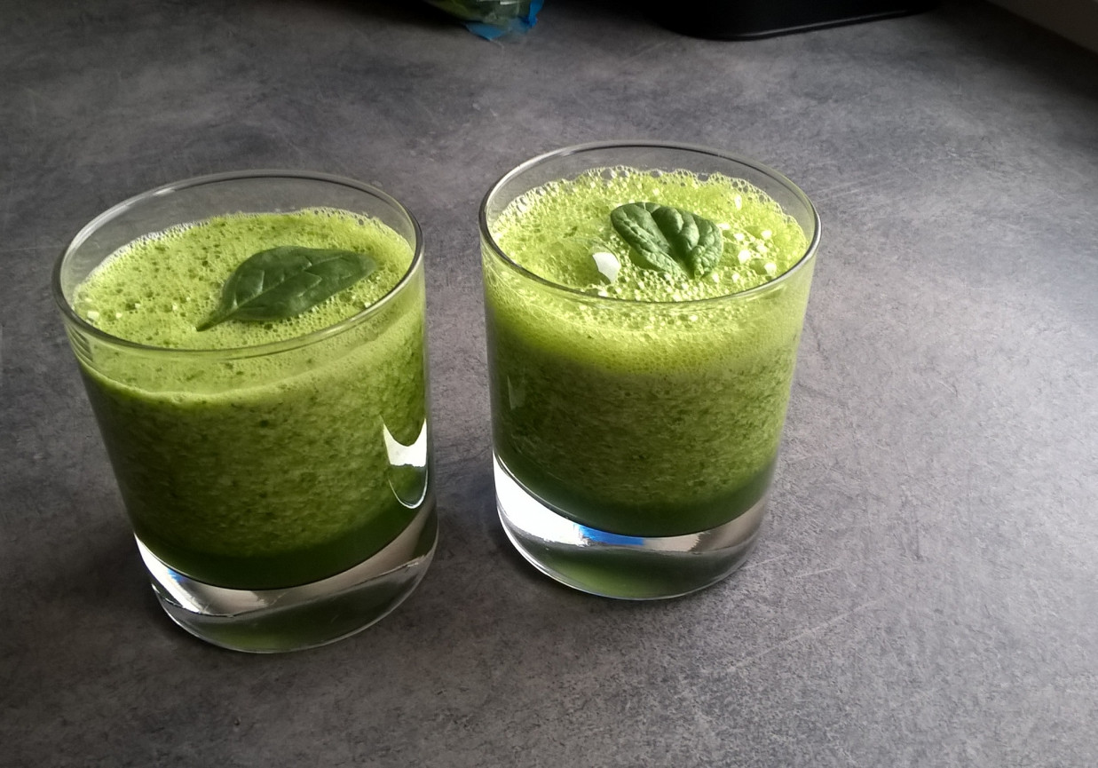 Smoothie szpinakowe z pomarańczą i gruszką foto