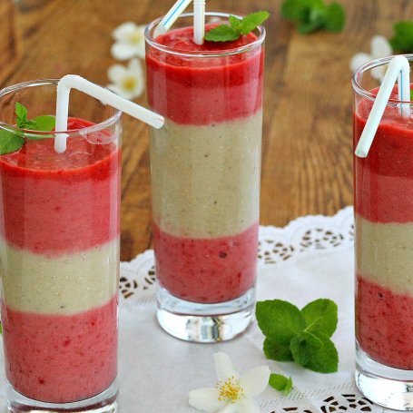 Krok 4 - Smoothie truskawkowo-bananowe foto