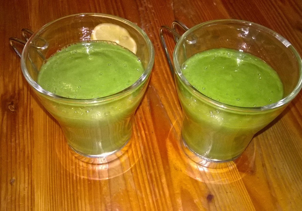 Smoothies - zielony koktajl energetyczny ze szpinakiem foto