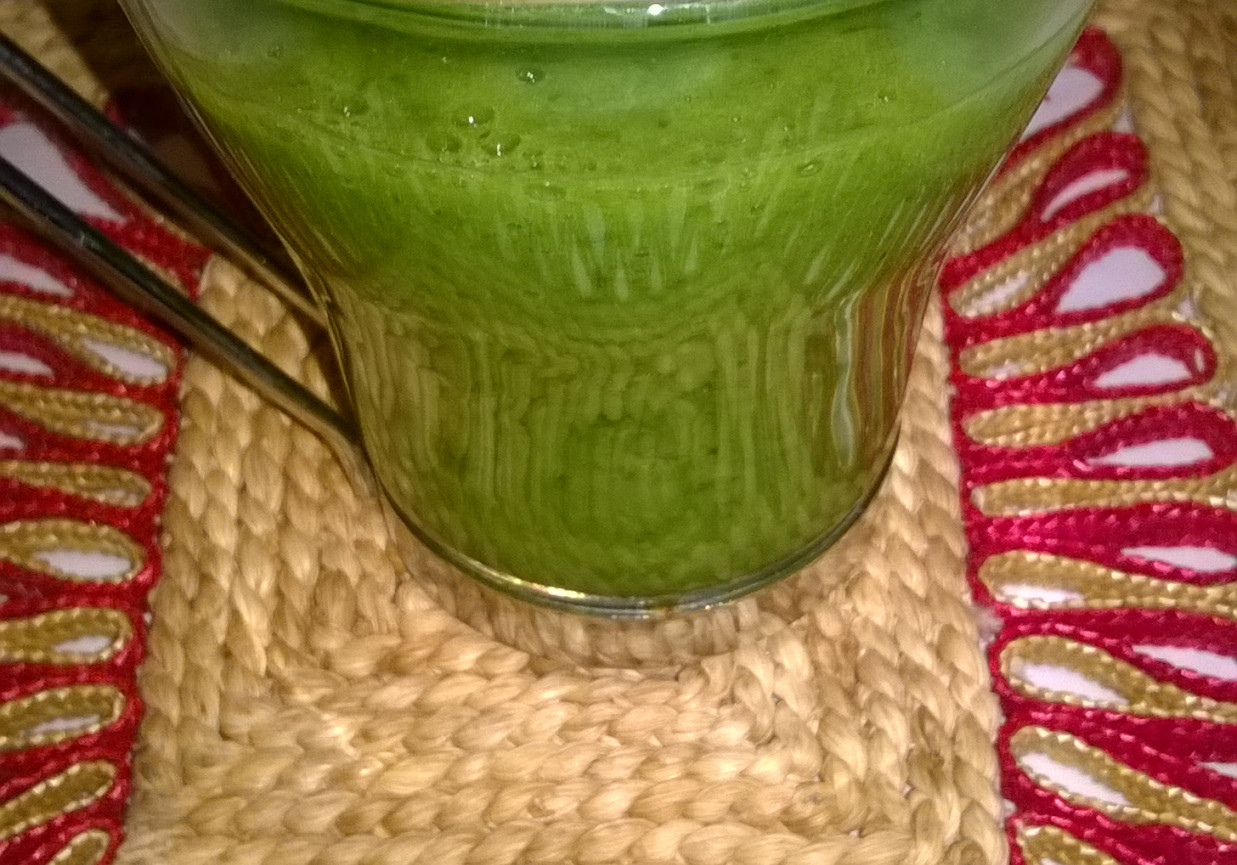 Smoothies - zielony koktajl energetyczny ze szpinakiem foto