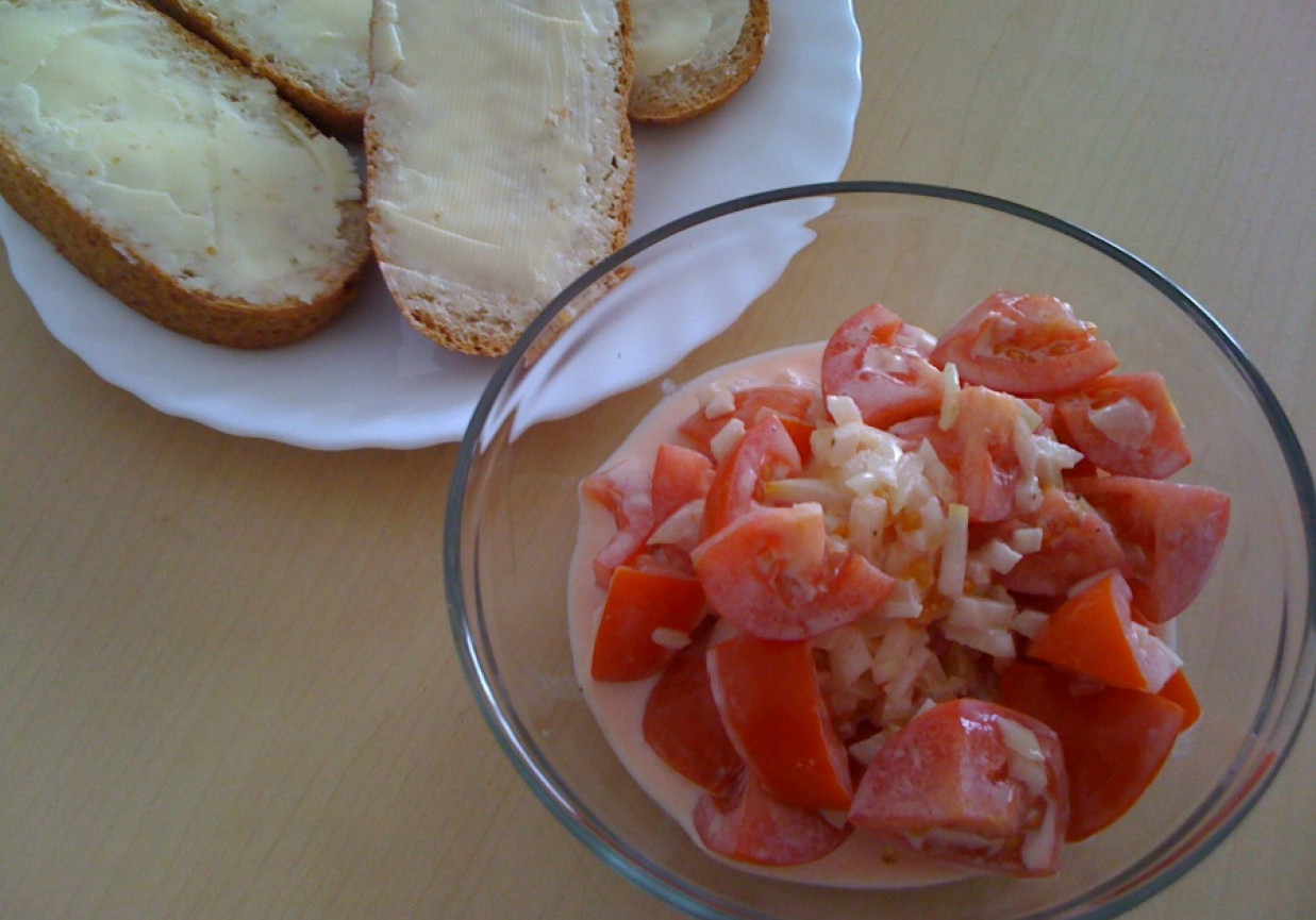 Śniadaniowa sałatka pomidorowa foto