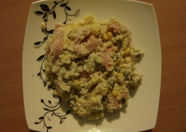 Fotografia przedstawiająca Śniadaniowa sałatka z kuskusem