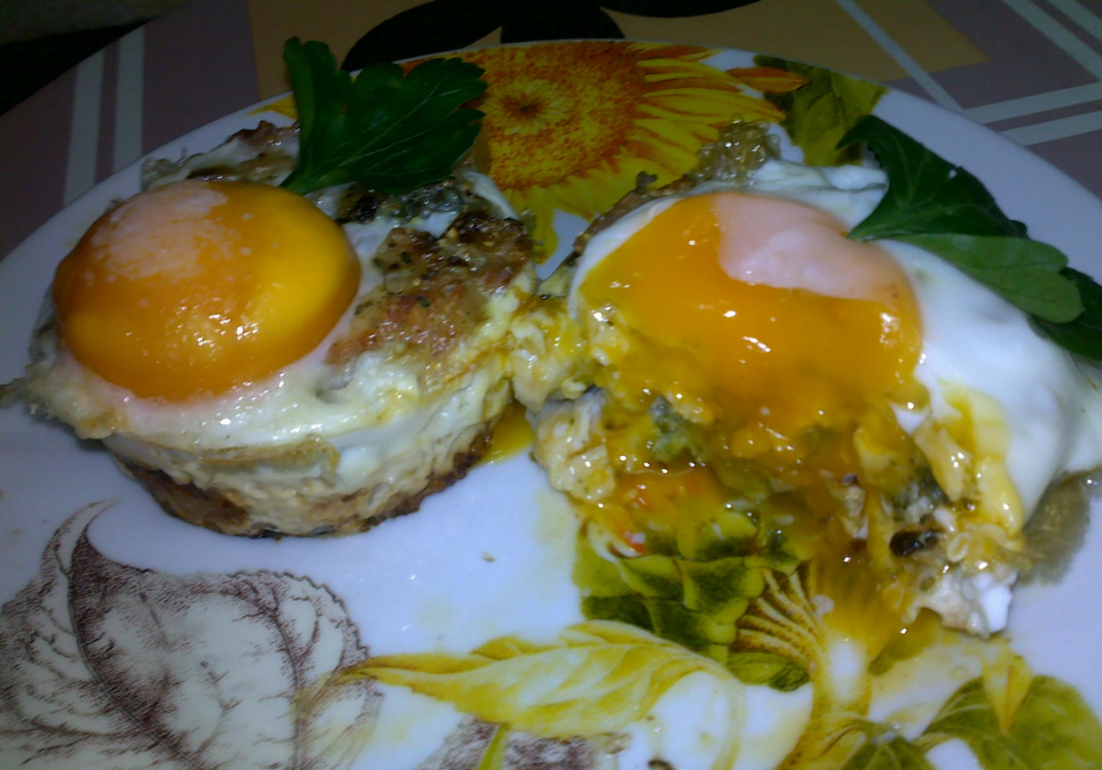 Śniadaniowe babeczki z kurczaka z jajkiem sadzonym - light foto