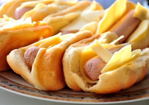 Fotografia przedstawiająca Śniadaniowe Hot-Dogi