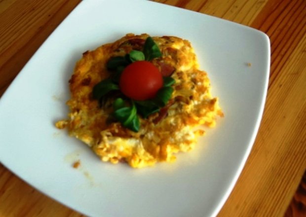 Fotografia przedstawiająca śniadaniowe omleciki z warzywami