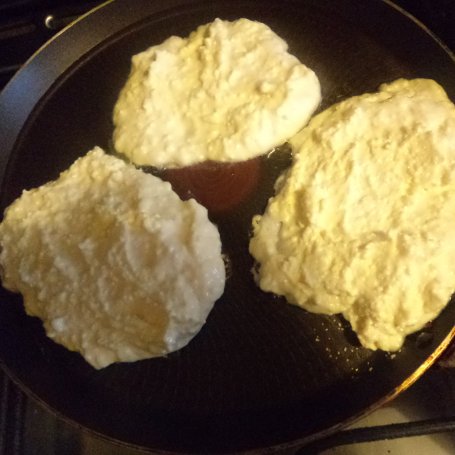 Krok 7 - Śniadaniowe racuchy z białym serem i nutą kokosu :) foto