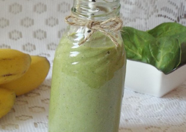Fotografia przedstawiająca Śniadaniowe zielone smoothie