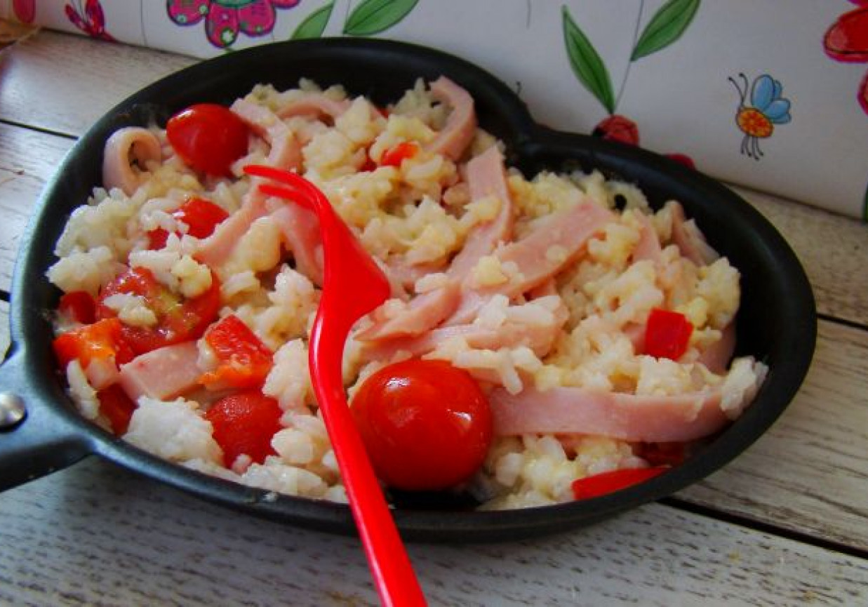 Śniadaniowy ryżyk z pomidorkami i mozzarellą foto
