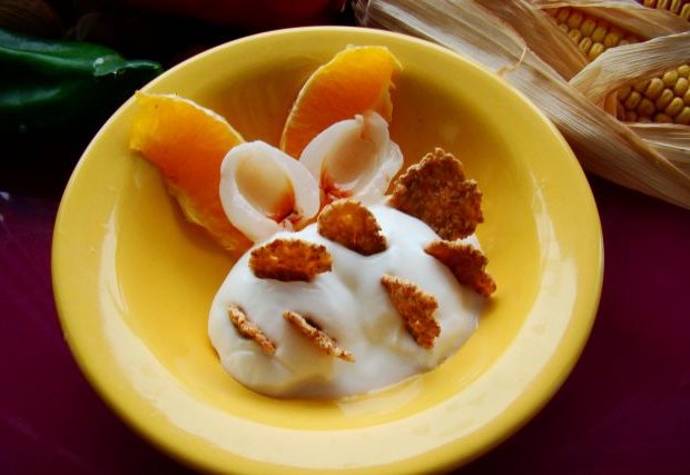 Fotografia przedstawiająca Śniadanko z jogurtem kozim