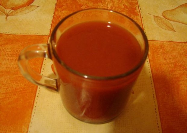 Fotografia przedstawiająca Sok pomidorowy z pieprzem