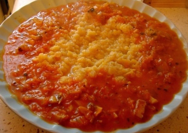 Fotografia przedstawiająca Soczewica w sosie pomidorowym