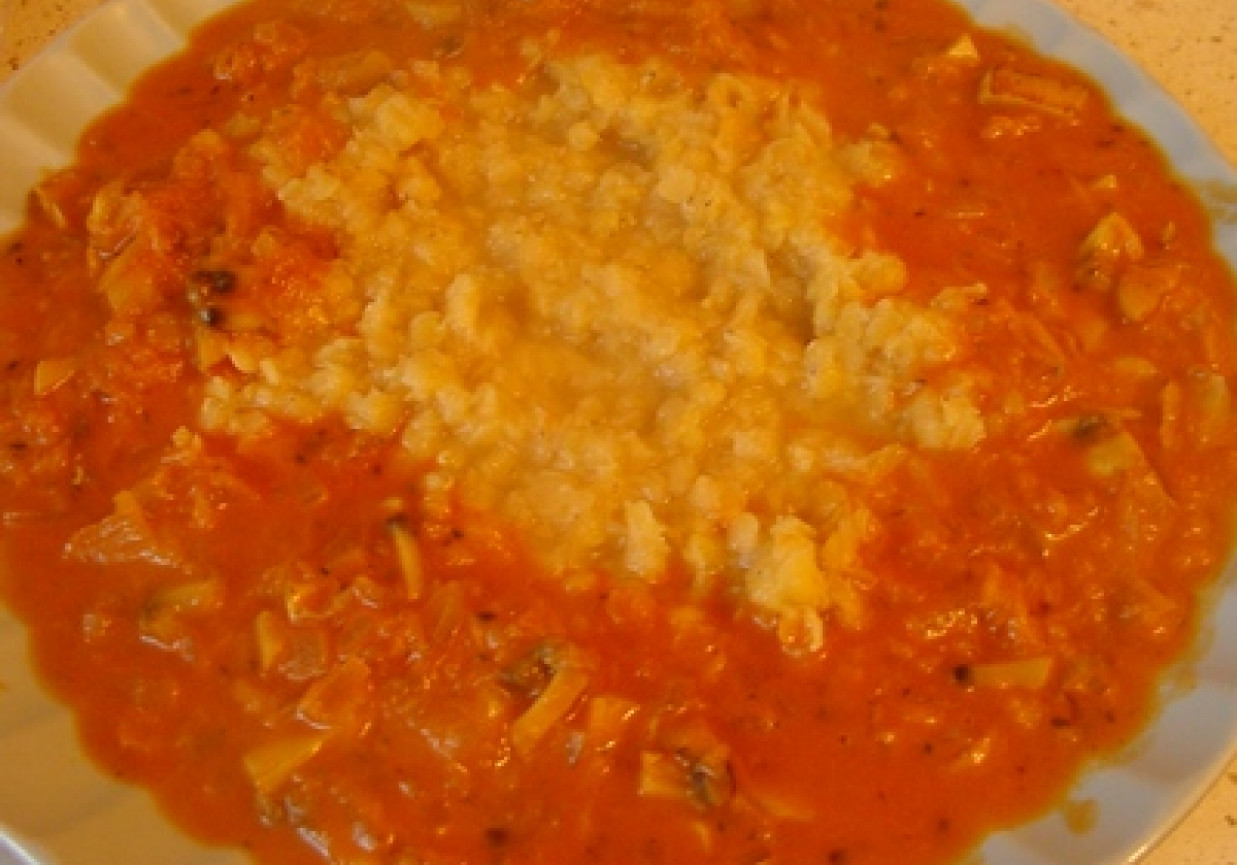 Soczewica w sosie pomidorowym foto