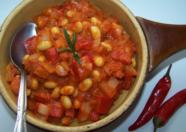 Fotografia przedstawiająca soja w pikantnym sosie pomidorowym