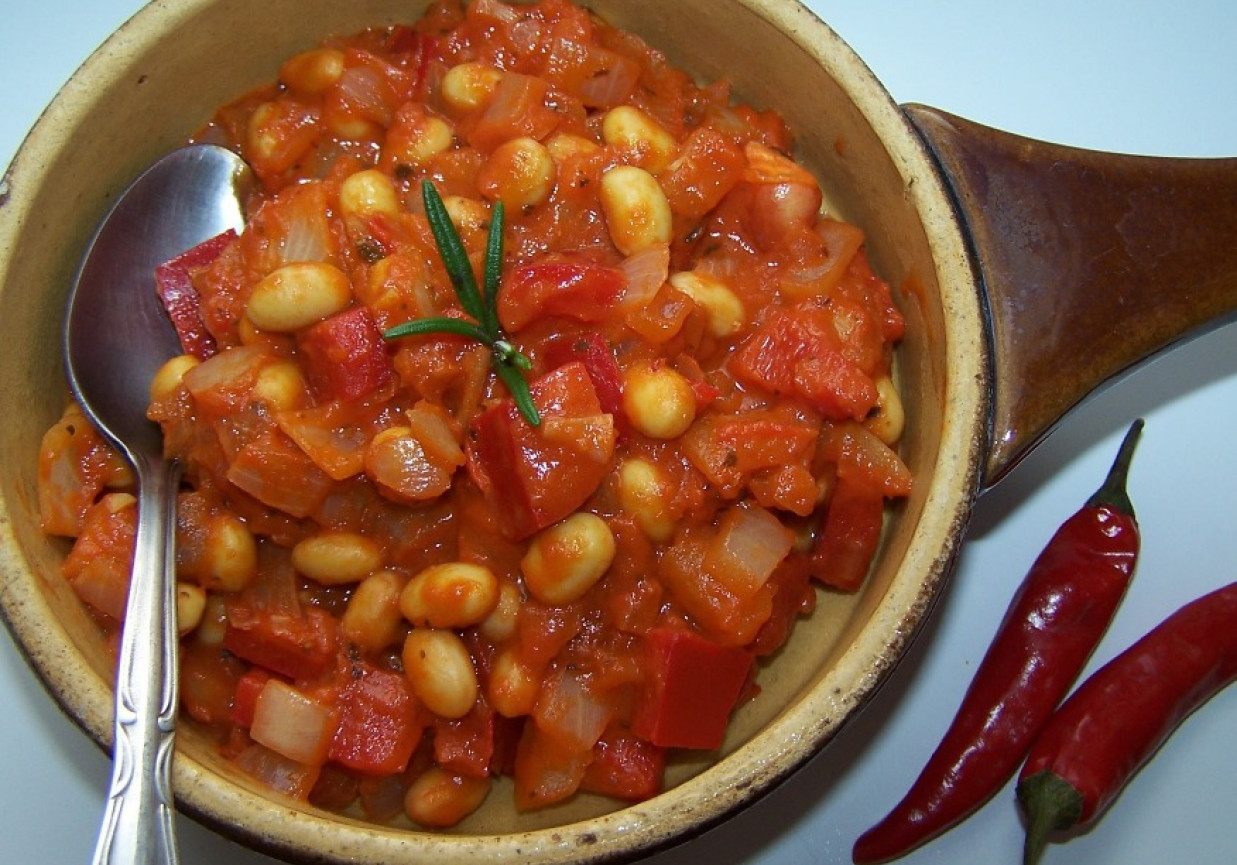 soja w pikantnym sosie pomidorowym foto